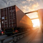 Hafenumfuhr in Hamburg: Containertransporte über die driveMybox Plattform im Nahverkehr buchen